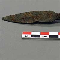 Phát hiện mũi tên sắt 1.000 năm tuổi trên núi