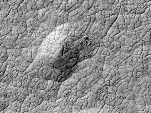Phát hiện nhiều cột dung nham lạ trên sao Hỏa