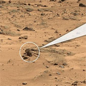 Phát hiện tảng đá giống tượng Tổng thống Obama trên sao Hỏa