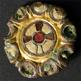 Phát hiện trang sức vàng từ 13 thế kỷ trước