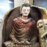 Phát hiện tượng Phật cổ 2000 năm mắt xanh má hồng siêu hiếm thấy