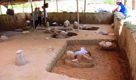 Phát lộ 10 ngôi mộ cổ có niên đại hơn 3.000 năm