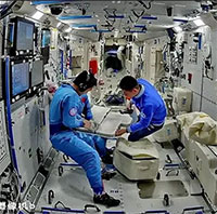 Phi hành gia Trung Quốc hoàn thành chuyến đi bộ ngoài không gian đầu tiên