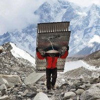Phía sau năng lực phi thường của người Sherpa trên đỉnh Himalaya