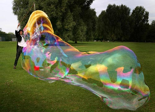 Quả bong bóng xà phòng lớn nhất thế giới