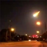Quả cầu lửa bí ẩn thắp sáng bầu trời đêm ở Florida