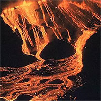 “Quái vật lửa” khủng khiếp nhất trồi lên từ 100km dưới lòng đất