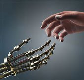 Quan hệ phức tạp giữa người và robot