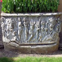Quan tài La Mã 1.800 năm biến thành chậu hoa trong cung điện Anh