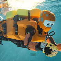 Robot hình người thám hiểm xác tàu đắm dưới đáy biển