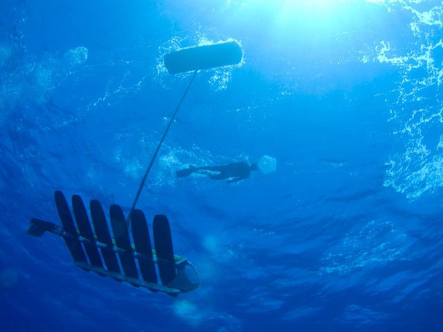 Robot không người lái phá kỷ lục thế giới bơi
