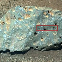 Robot NASA bắn loạt tia laser vào đá sao Hỏa