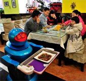 Robot phục vụ từ A tới Z trong nhà hàng Trung Quốc