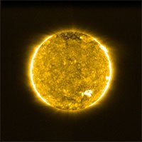 Sau 1 năm rời bệ phóng tàu Solar Orbiter sắp đi đến phía sau của Mặt trời