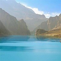 Sự thật đằng sau hồ nước xanh ngắt đẹp như tranh vẽ ở Pakistan