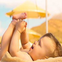 Sự thật giật mình: Tắm nắng cho trẻ sơ sinh, vừa sai lầm vừa nguy hiểm