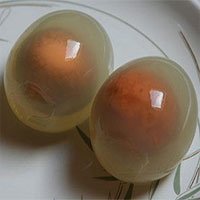Sự thật về quả trứng trong suốt với lòng đỏ màu cam khiến cộng đồng mạng kinh ngạc