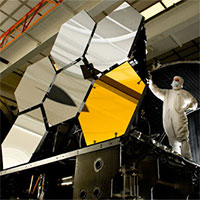Tai nạn trong lắp đặt kính James Webb khiến NASA phải dời ngày phóng