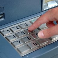 Tại sao cây ATM lại sử dụng bàn phím kim loại?