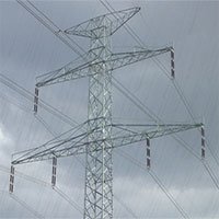 Tại sao đường dây tải điện và trụ điện không bị đoản mạch khi trời mưa?