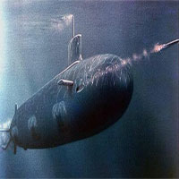 Tại sao nước không tràn vào khi tàu ngầm bắn ngư lôi?