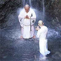 Takigyo - Thiền định dưới thác nước