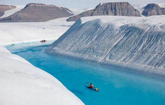 Tảng băng khổng lồ tách khỏi Greenland
