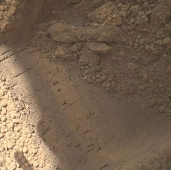 Tàu Curiosity sắp lấy mẫu đá đầu tiên trên sao Hỏa