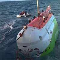 Tàu lặn Trung Quốc lập kỷ lục đưa người xuống đáy vực sâu nhất Trái đất