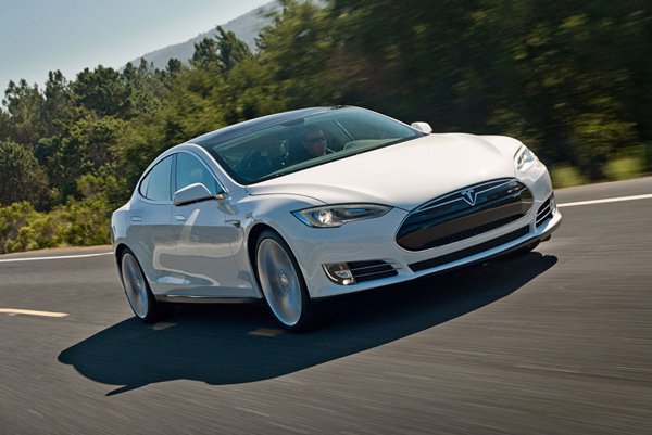 Tesla Model S P85D lập kỷ lục đi được 729 km với 1 lần sạc