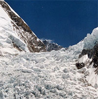 Thác băng chết chóc trên đỉnh Everest đang nguy hiểm hơn