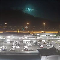 Thiên thạch sáng rực phát nổ trên bầu trời Australia