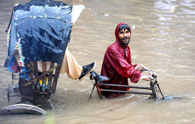 Thủ đô Bangladesh hứng chịu trận mưa kỷ lục