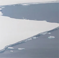 Thước phim đầu tiên hé lộ tảng băng trôi rộng 1.550km2