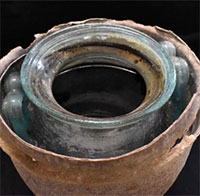 Tìm thấy bình rượu vang lỏng 2.000 năm tuổi vẫn uống được