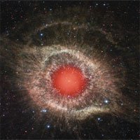 Tinh vân giống con mắt đỏ rực khổng lồ trong vũ trụ