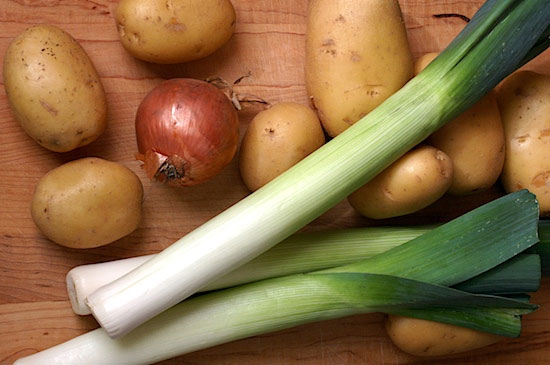 Tỏi tây và khoai tây liên quan đến bùng phát E.coli