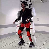 Trang phục robot giúp người bị liệt di chuyển
