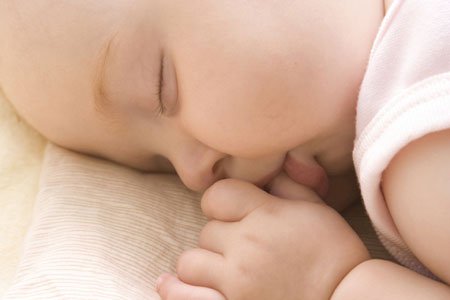 Trẻ sơ sinh học cả trong giấc ngủ
