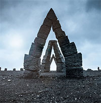 Tượng đài bằng đá bí ẩn ở Iceland