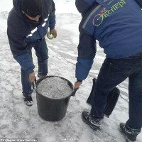 Tuyết đen xì bất ngờ xuất hiện ở Kazakhstan