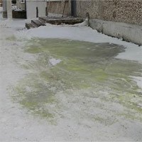 Tuyết xanh độc hại bao phủ thành phố Nga