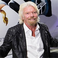 Tỷ phú Richard Branson đi trước một bước, vượt mặt ông chủ Amazon trong cuộc đua bay vào vũ trụ