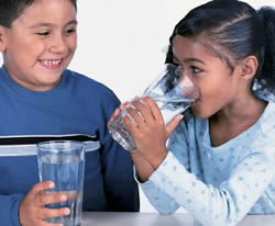 Uống nước trước khi thi sẽ đạt điểm cao hơn
