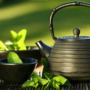 Uống trà giúp tăng cường trí não và giảm mệt mỏi