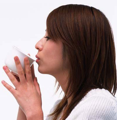 Uống trà quá nóng làm tăng nguy cơ ung thư họng