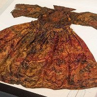 Váy dạ hội hoàng gia vẹn nguyên sau 400 năm dưới đáy biển