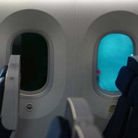 Vì sao cửa sổ máy bay lại có hình oval?