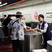 Vì sao hãng hàng không Nhật không muốn hành khách mang theo quần áo?