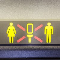 Vì sao nhà vệ sinh trên máy bay ngày càng nhỏ?
